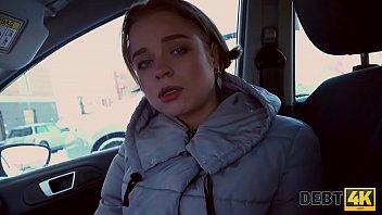 Debt4k. Jolie Mignonne Paie La Dette Qu_elle A Prise Pour Ses Gros Faux Seins Avec Sa Chatte