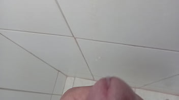 Punhetando E Leitando !!!