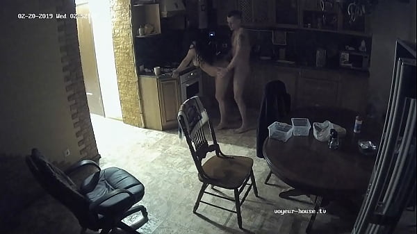 Tirando En La Cocina