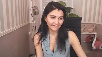 Horny Chick Rubbbing Her Pussy Energetically - Broadcast From Singapore