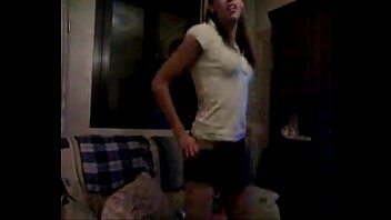 Spanish Girl Masturbates While Dancing With The Wii
