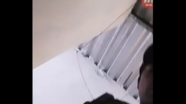 Bloqueado En Un Live Con La Mano Ocupada