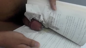 Gay d_m bắn tinh dịch chảy l_nh láng trong sách giáo khoa