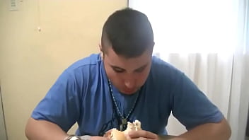 July3p Comiendo Un Sanguche