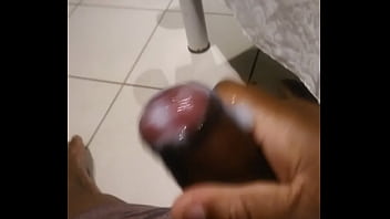 Esvaziando O Pote Após Ver Nuds Da Amante