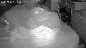 Esposa Espera O Corno Dormir Para Fazer Chamada De Vídeo Com O Amante