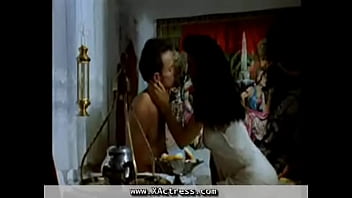 Vanna Barba Shows Her Tits To Giuseppe Cederna