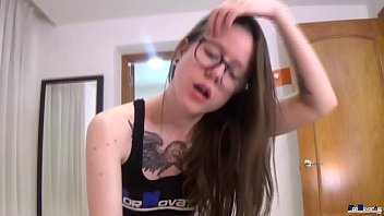 Pornovatas Por El Mundo (debut Freaky Teen) By Victor Bloom