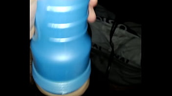 Se Masturba Con Masturbador