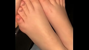 18 Year Old Latina Feet