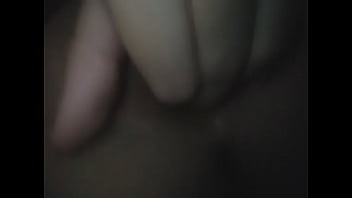 Novinha Enfiando Os Dedos