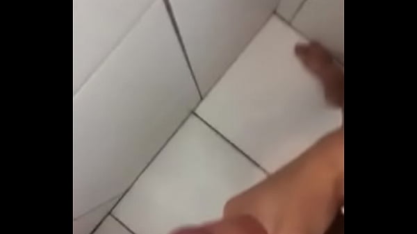 Batendo Punheta No Banho - porno, gay, gay-amateur - Video 2585514