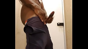 Punheta No Banheiro Da Academia