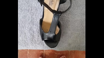 Cum Sobre El Zapato, Comenten