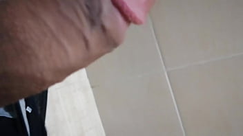 Me La Jalo En Ba_o P_blico Quiero Un Culito