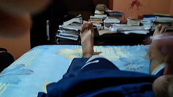 Novinho Pauzudo Batendo Uma Deliciosa Punheta