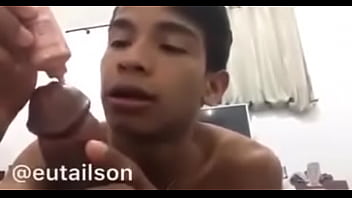 Gay Se Maquiando Com Rola