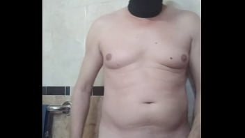 Se Corre Y Se Mea Encima, Para Una Amiga Guarra