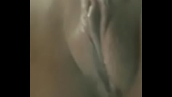 Sexy Babe Frrom Zimbabwe Plays With Wet Pussy