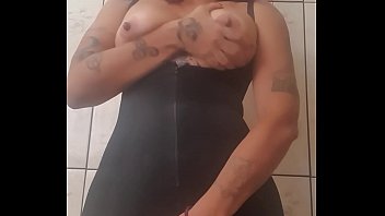 Melissa Devassa Comprou Uma Cinta Pela Internet E Quando Recebeu Já Ficou Com Tesão. Também No _ Dia De Quarentena Como Ela Está? Subindo Pelas Paredes. Vem Baixinhos Fazer Chamada De Vídeo