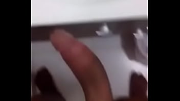 Novinho No Banheiro - gay, novinho-punheteiro, punheta-na-casa-da-amiga - Video 2807005