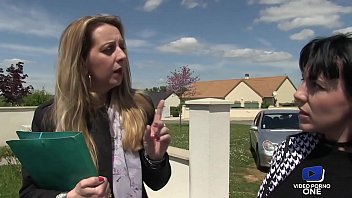 Deux Salopes Excitées S_amusent Chez Leur Client