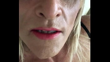 Candess Craig Wabts To Chat