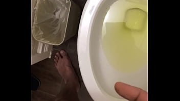 Piss, Peeing, Goldenshower, Urinate - Pissing - 2025 - Incredible - Show - Video 2807000