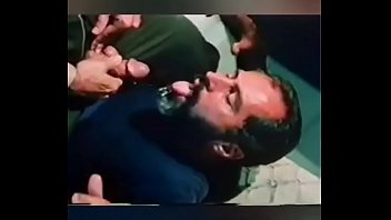 Hombres Que Quieren Vencer Al Coronavirus Covid-19 En Alarma De Camioneros. #chatcamioneros