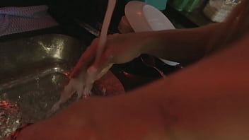 Loira Puta Chama Porteiro Para Chupar Sua Buceta