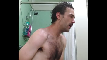 Kastanien Having A Shower