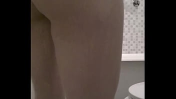 Mi Hermana, Espiada Mientras Se Baña