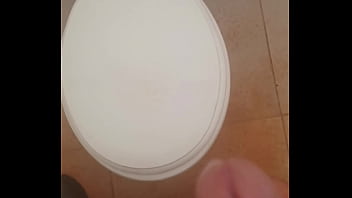 Gozando Pra Uma Amiga No Banheiro