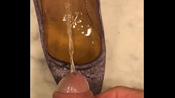 Pissing Gucci Velvet Shoes Step Mom