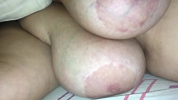 Llegue A Casa Con Par De Amigo Y Encontré A Esposa En Pelotas