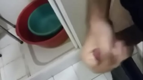 Punheta No Banheiro - masturbation, punheta, soloboy - Video 2768546