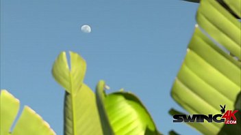 Skilled Babe Slurping Big Dick In Shower