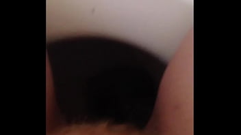 Petit Pipi Dans Les Toilettes