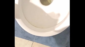 Meando Como Hombre Sale Mal, Ensucio Todo