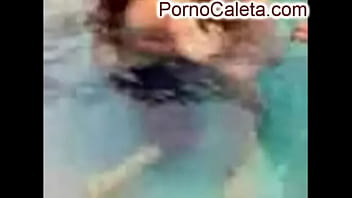 La Zorra Del Barrio En La Piscina - 2 Min