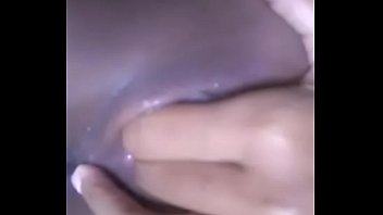 Novinha Acorda Cheia De Tesao E Se Masturba Ate Gozar