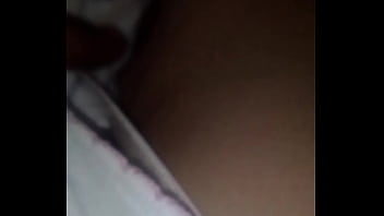 Le Meto La Mano Mientras Está D.