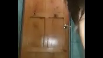 Bailando Rico A Escondidas En Mi Baño