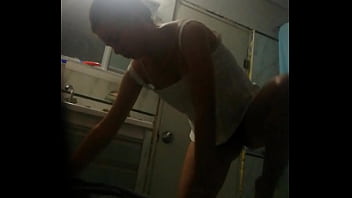 Primita Desnudándose