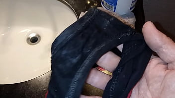 Smelling Sister In Law' Panties - pussy, latina, wife, wet, gay, big-tits, soloboy - Video 2755618