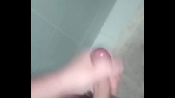Batendo Uma No Banheiro - masturbate, punheta, soloboy - Video 2765525