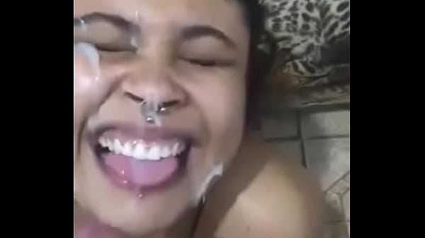 Amadora Que Mostra Rosto 01