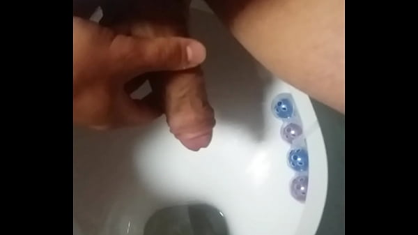 Big Dick, Pissing