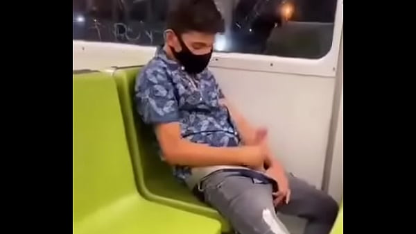 Masturbándose En El Metro