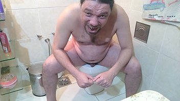 Mais Um Video E Mijando Sentado Porque N_o Tenho Nenhuma Mulher Para Gravar Porno Comigo